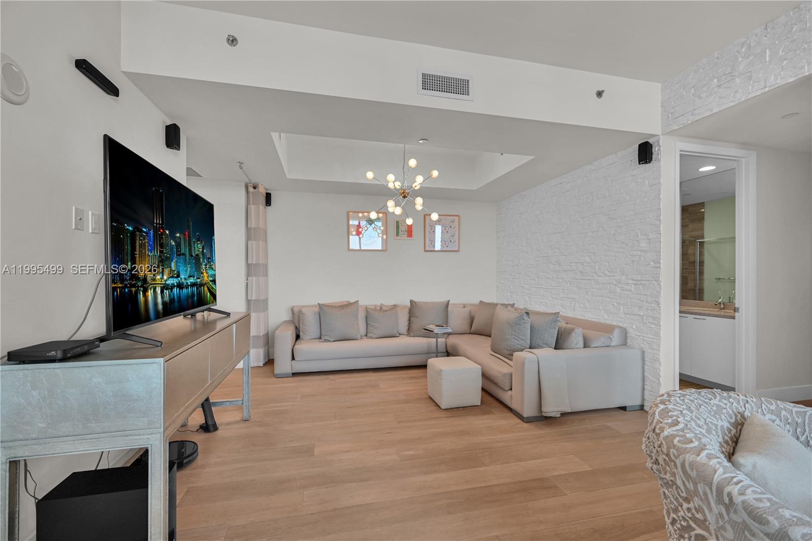 15901 Collins Ave #2405, Sunny Isles Beach FL 33160
