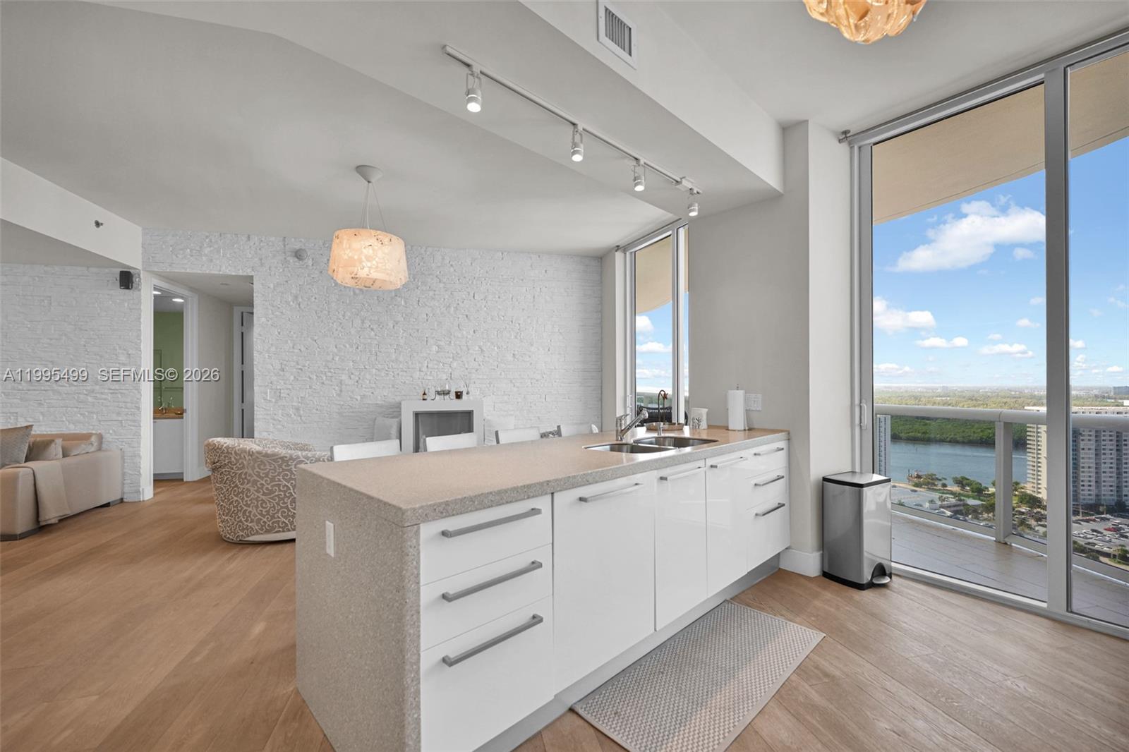 15901 Collins Ave #2405, Sunny Isles Beach FL 33160
