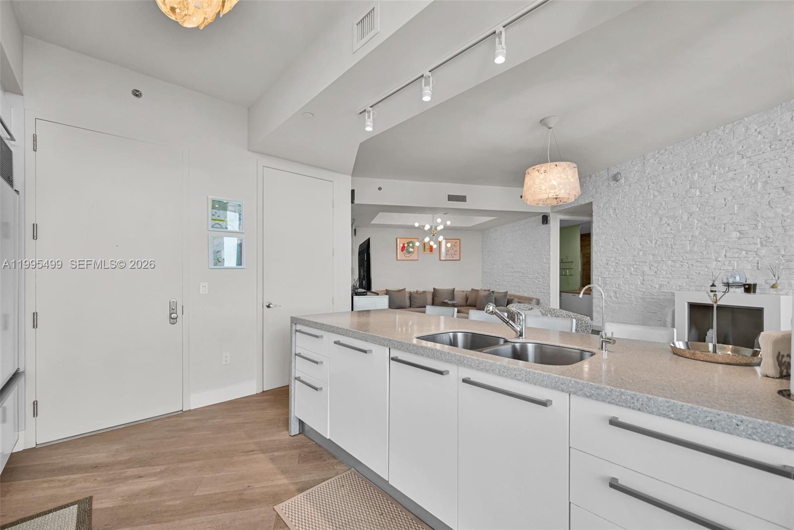 15901 Collins Ave #2405, Sunny Isles Beach FL 33160