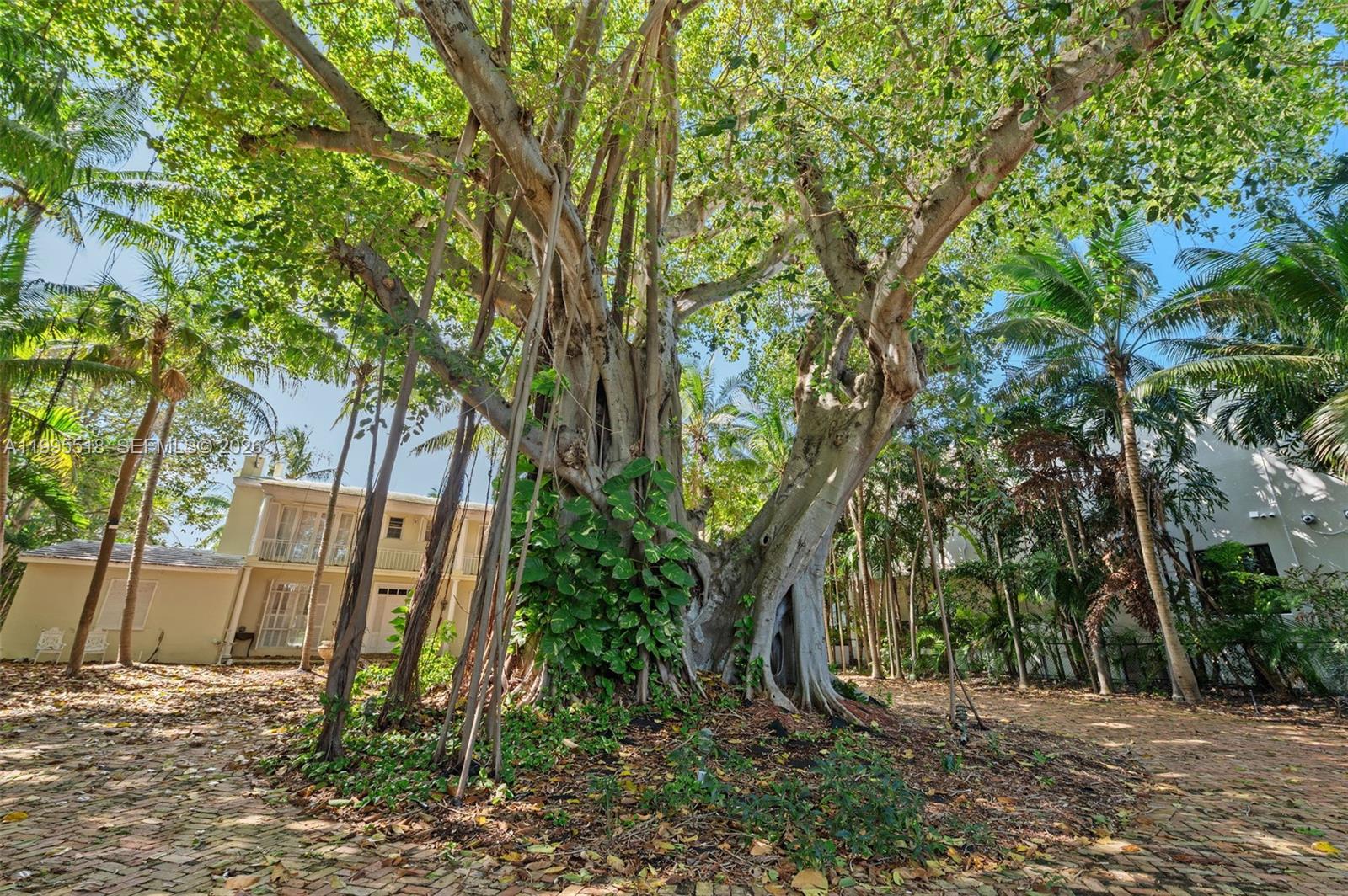 220 Bal Bay Dr, Bal Harbour FL 33154