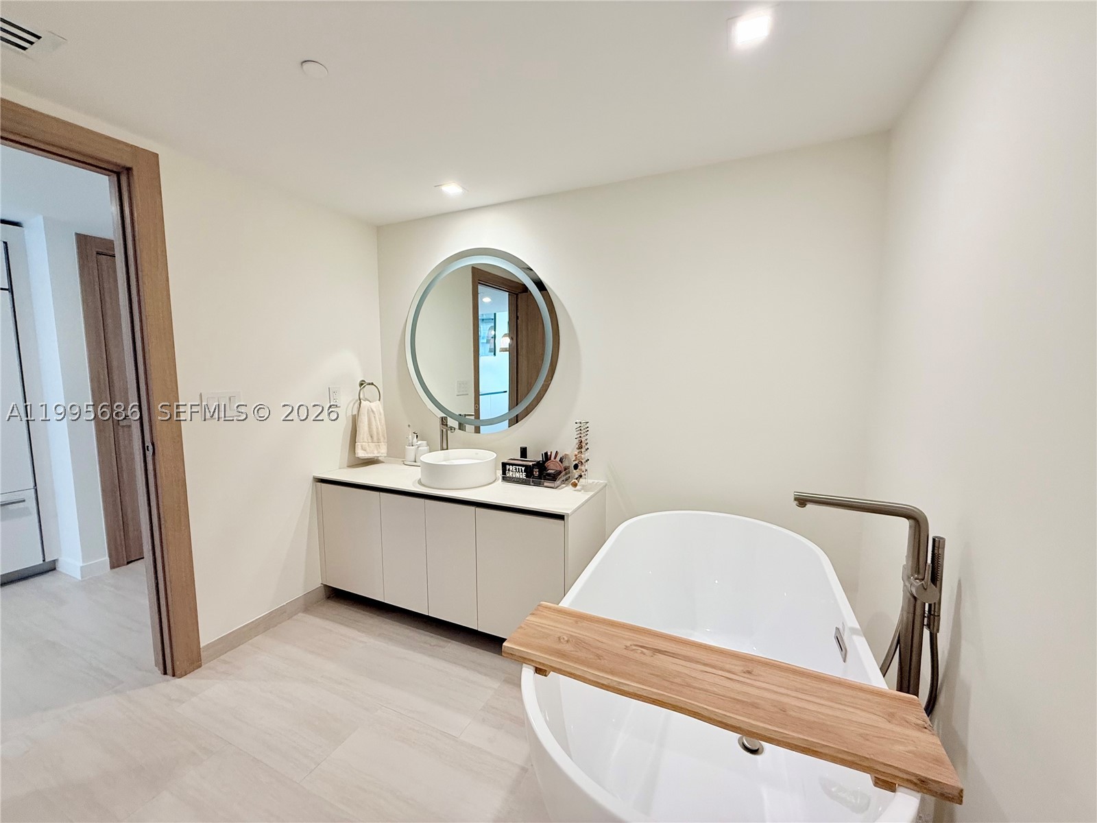 495 Brickell Ave #5106, Miami FL 33131