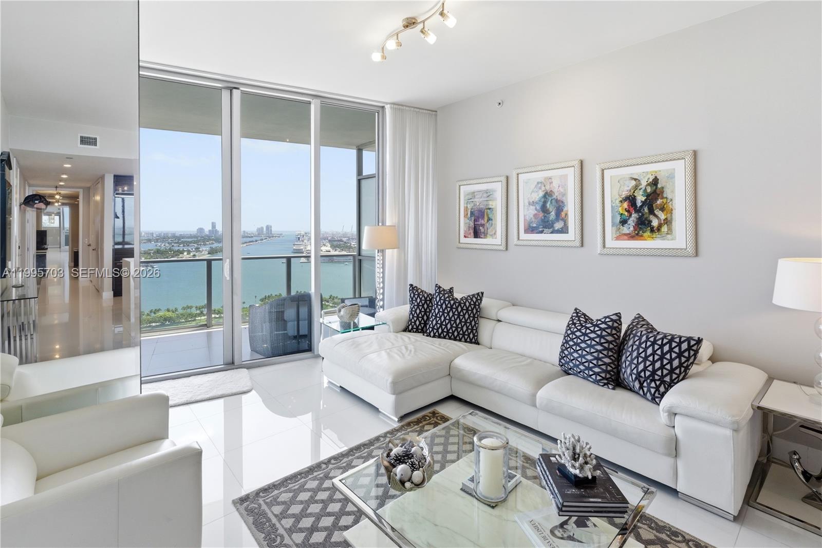 1100 Biscayne Blvd #2902, Miami FL 33132