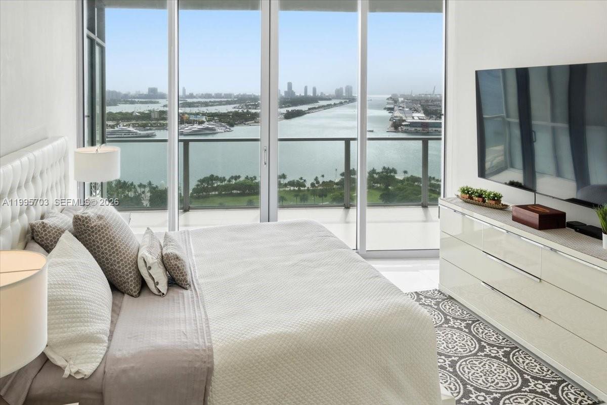 1100 Biscayne Blvd #2902, Miami FL 33132