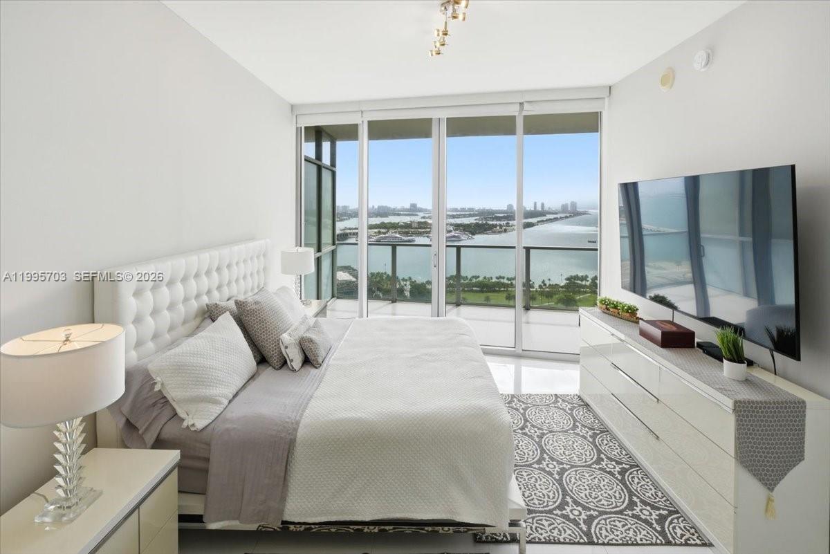 1100 Biscayne Blvd #2902, Miami FL 33132