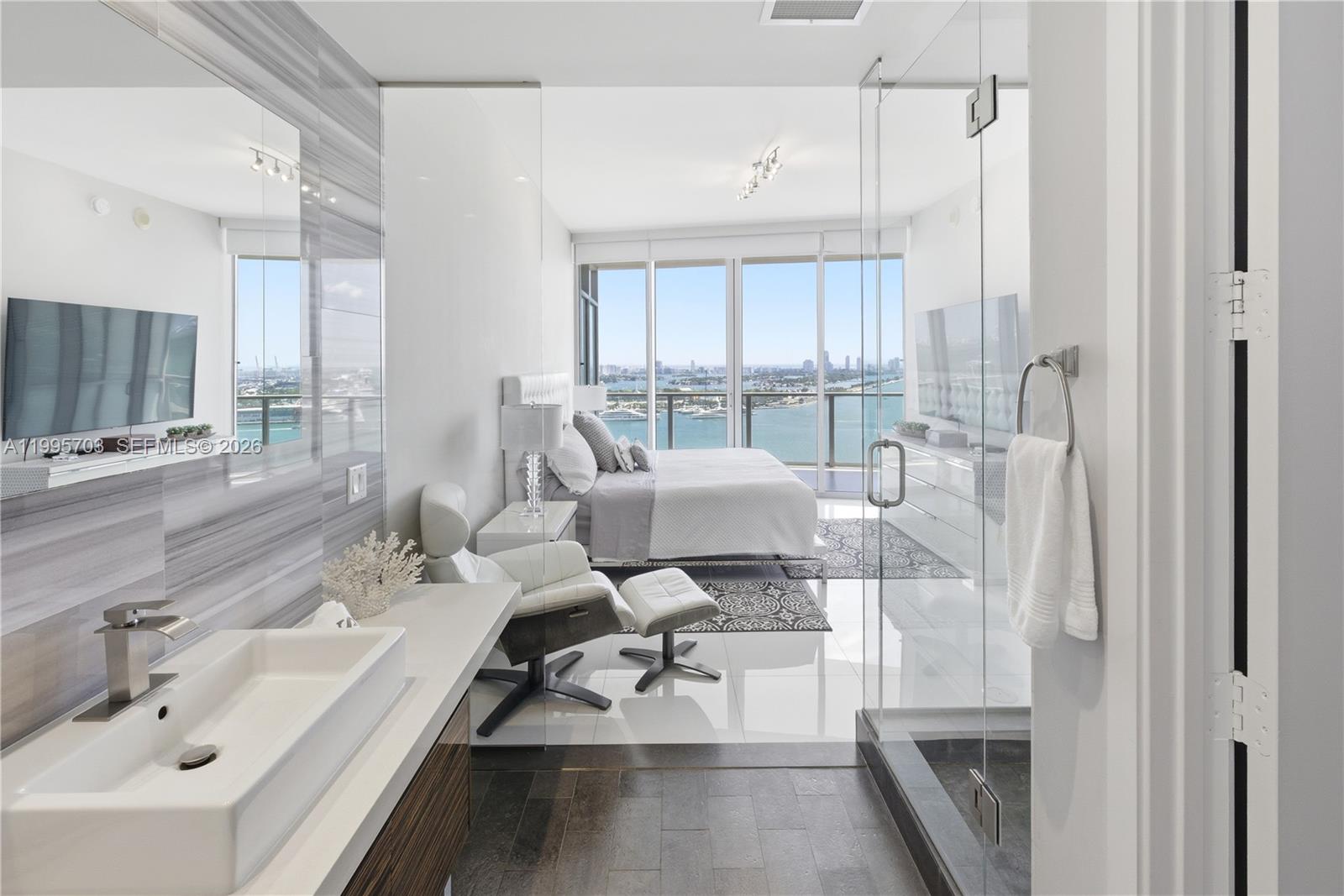 1100 Biscayne Blvd #2902, Miami FL 33132