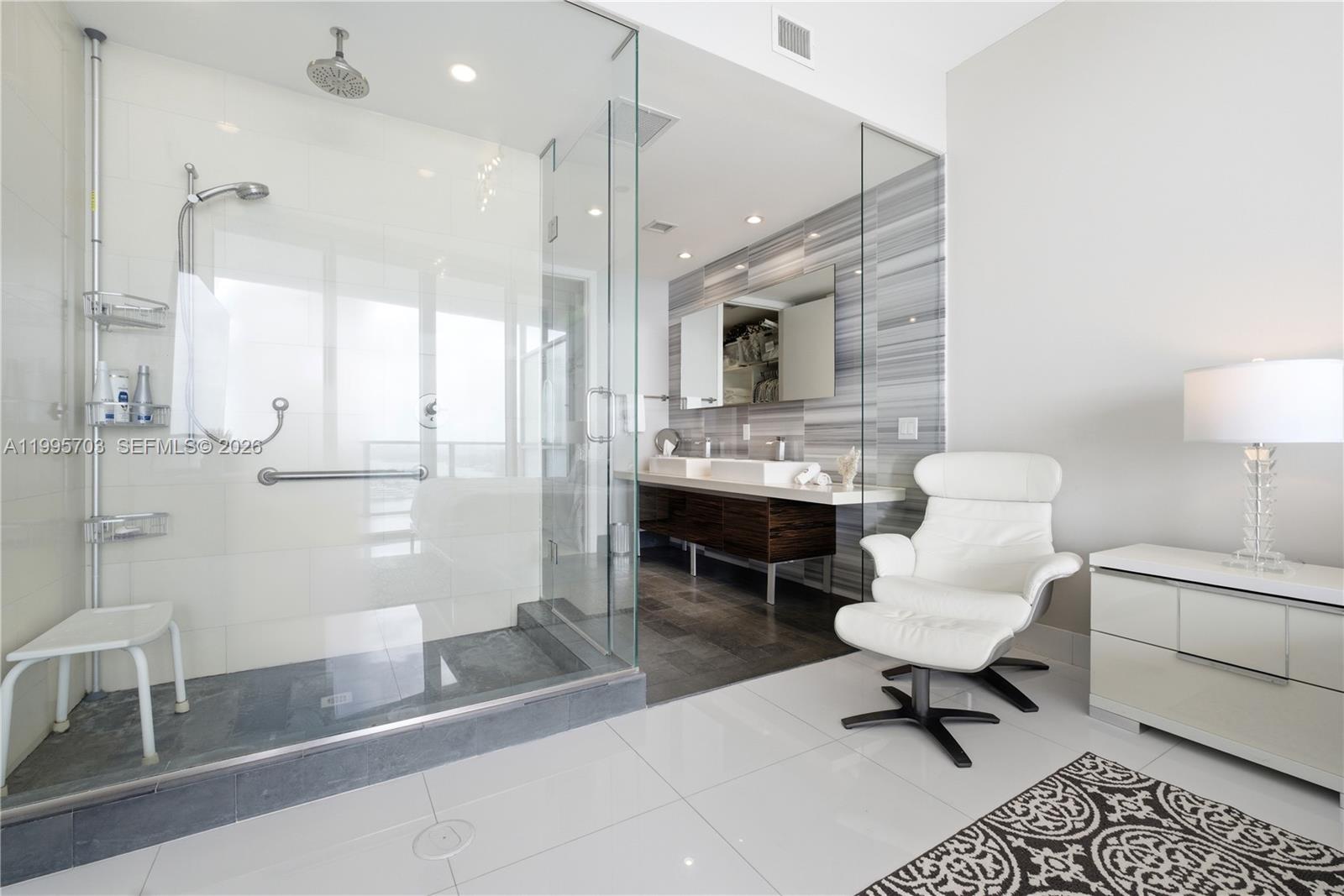 1100 Biscayne Blvd #2902, Miami FL 33132