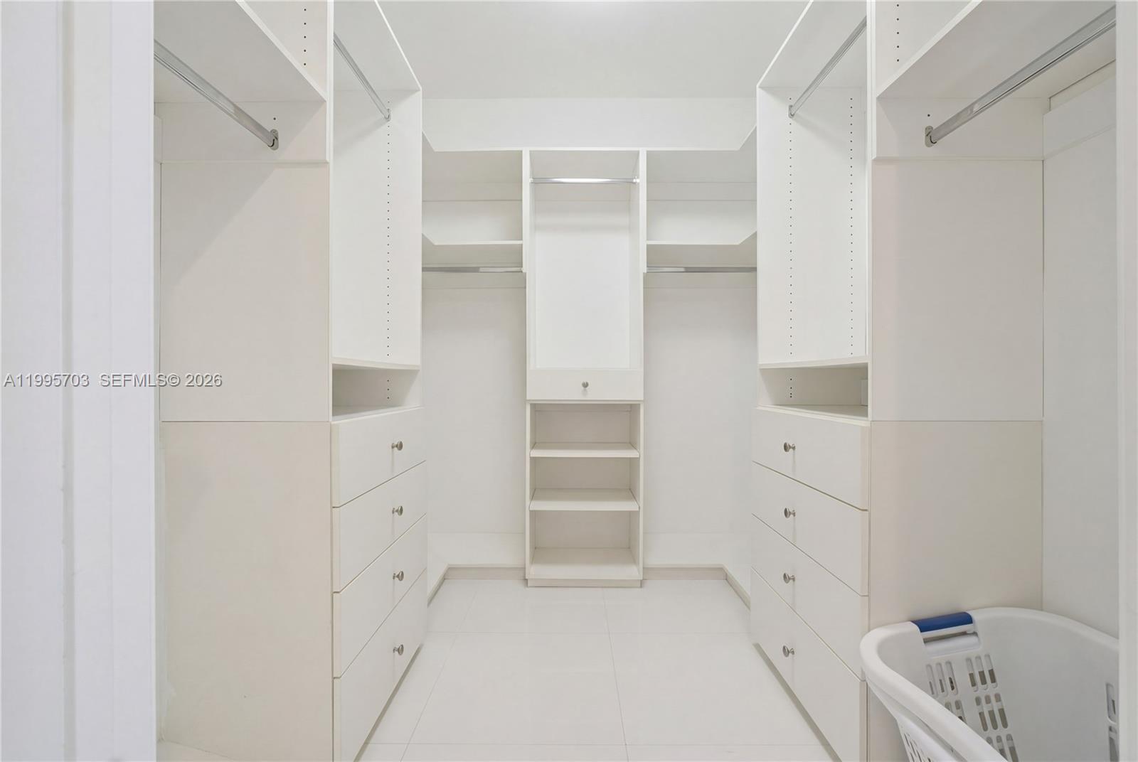 1100 Biscayne Blvd #2902, Miami FL 33132