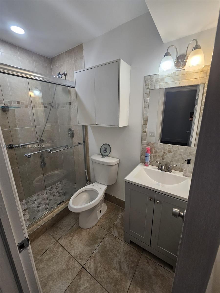 6055 W 19th Ave #209, Hialeah FL 33012