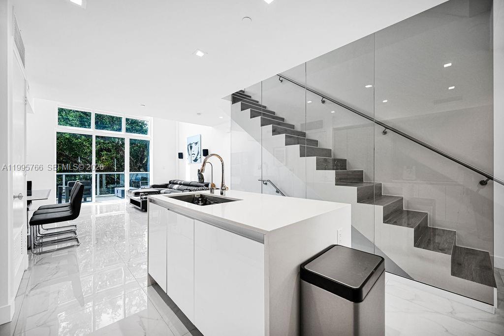 455 NE 39th St #205, Miami FL 33137