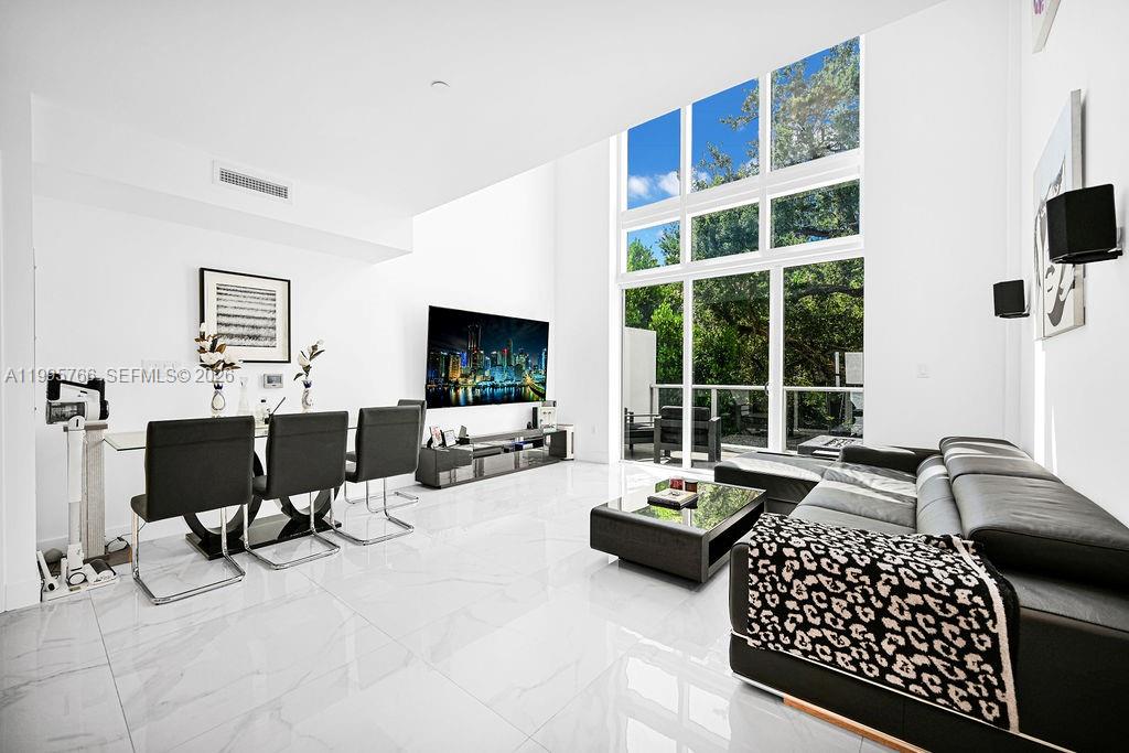 455 NE 39th St #205, Miami FL 33137