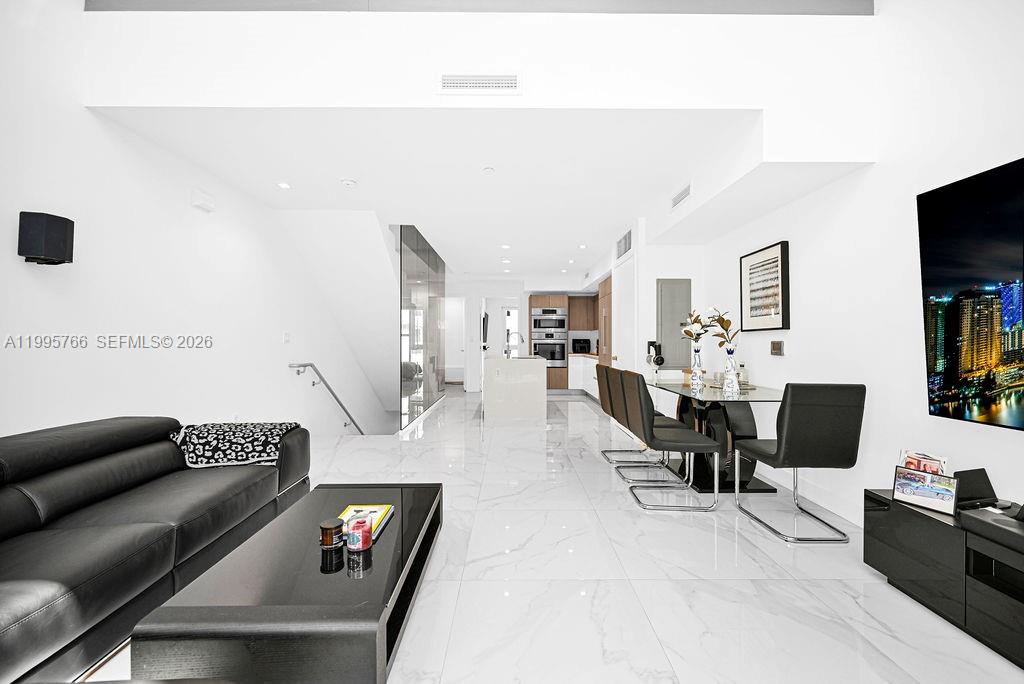 455 NE 39th St #205, Miami FL 33137