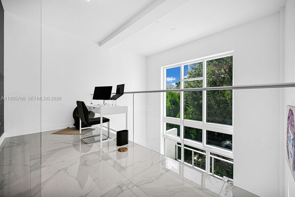 455 NE 39th St #205, Miami FL 33137