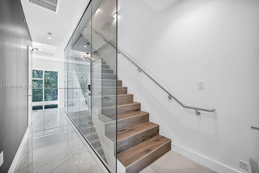 455 NE 39th St #205, Miami FL 33137