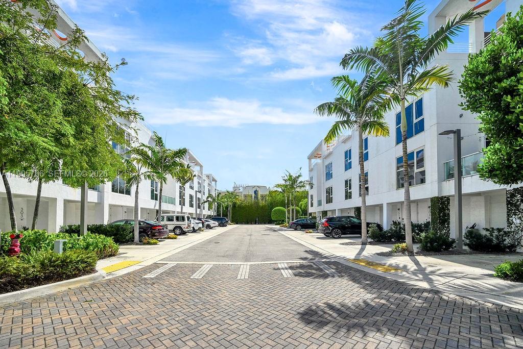 455 NE 39th St #205, Miami FL 33137