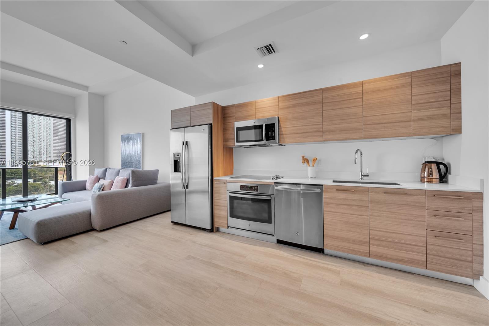121 NE 34th St #L606, Miami FL 33137