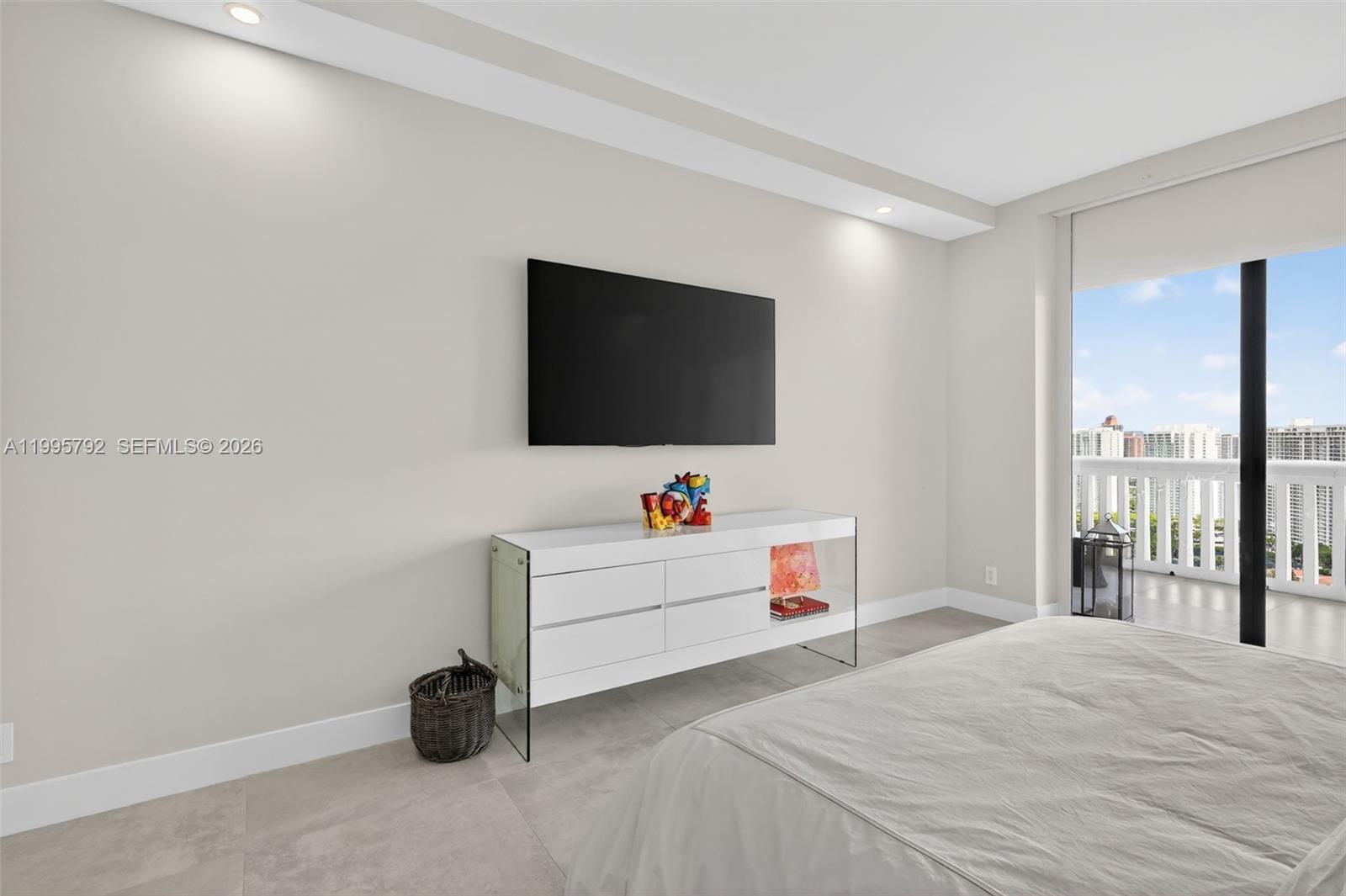 1000 ISLAND BL #3107, Aventura FL 33160