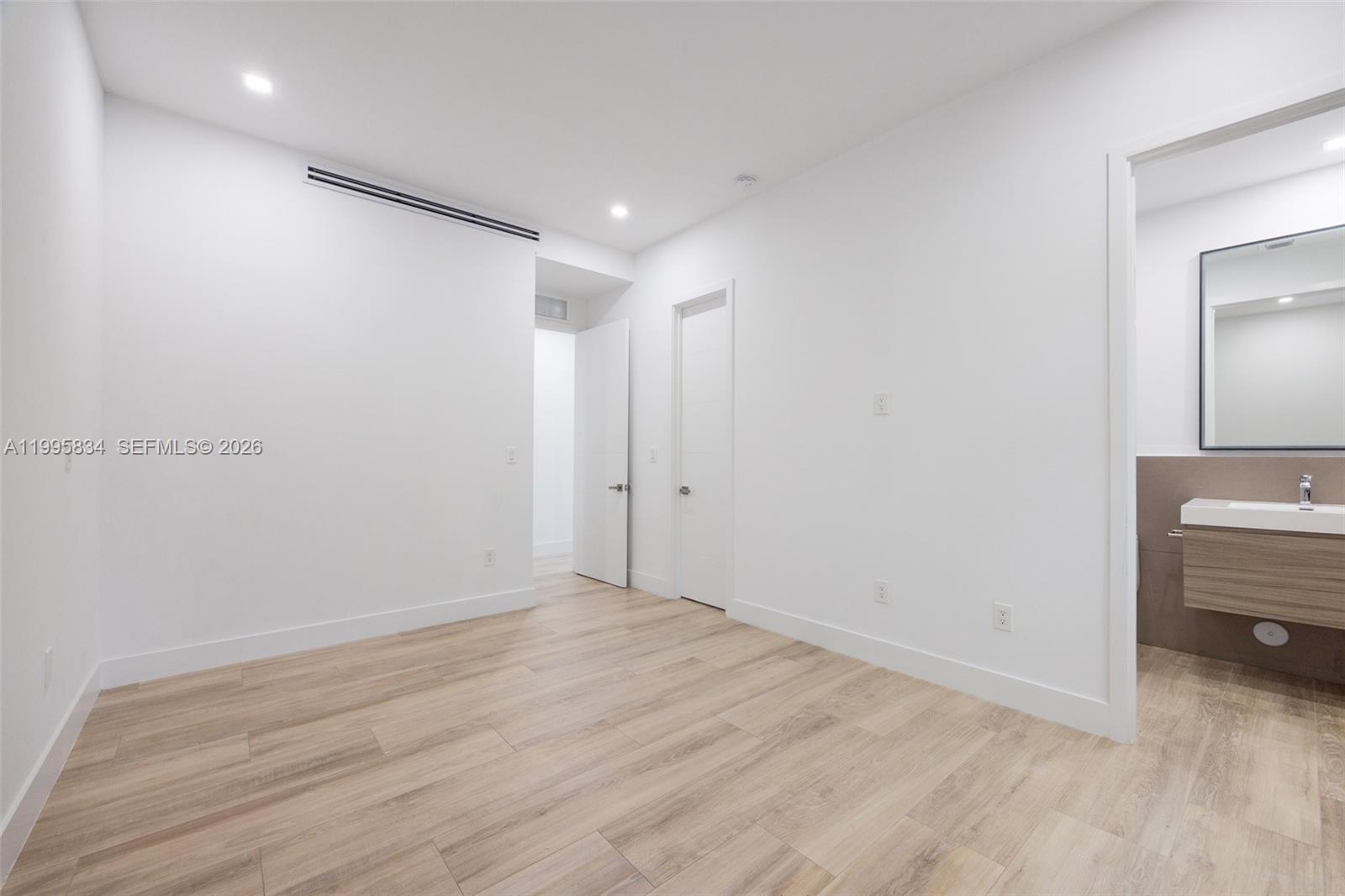 3164 Plaza St, Coconut Grove FL 33133