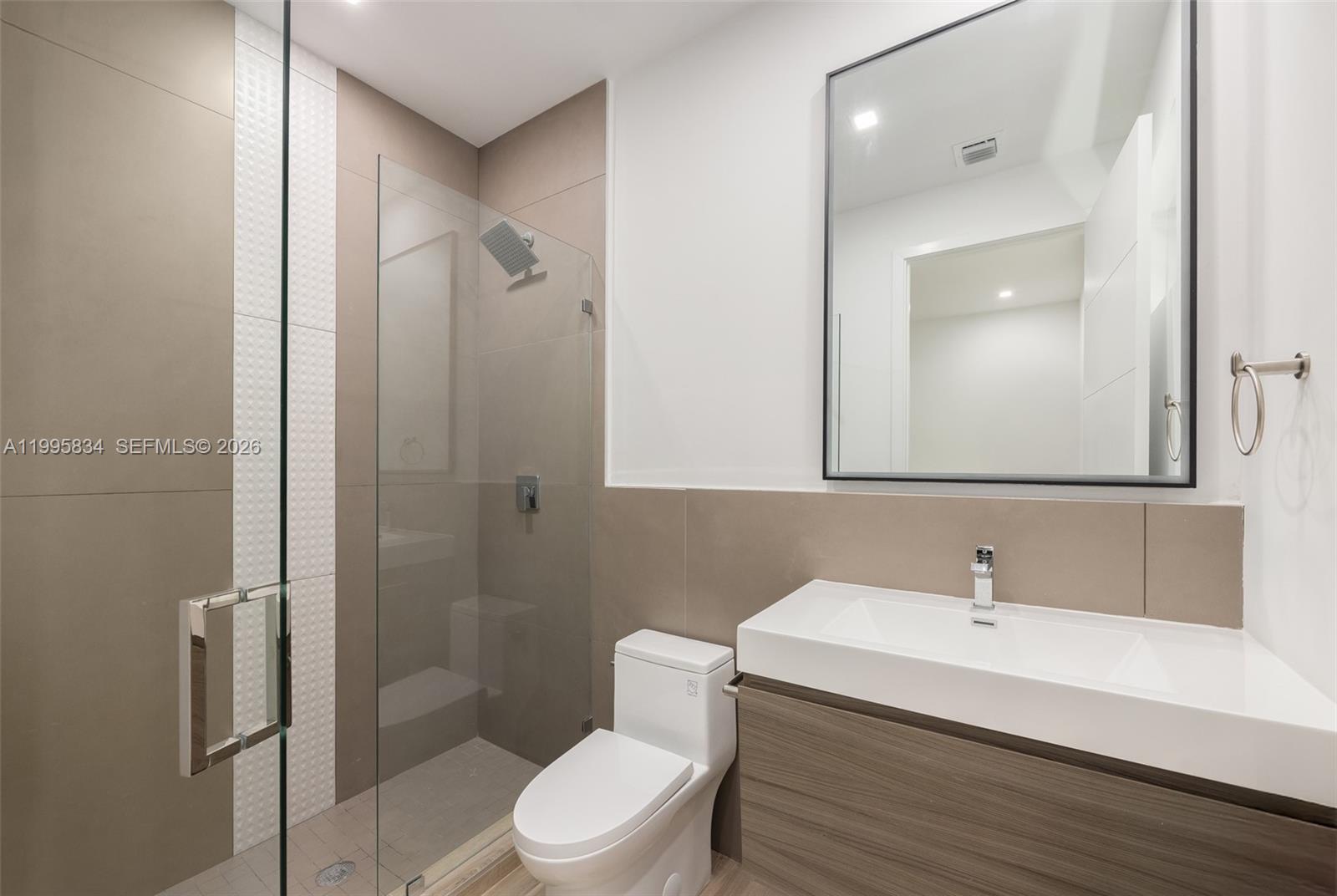 3164 Plaza St, Coconut Grove FL 33133