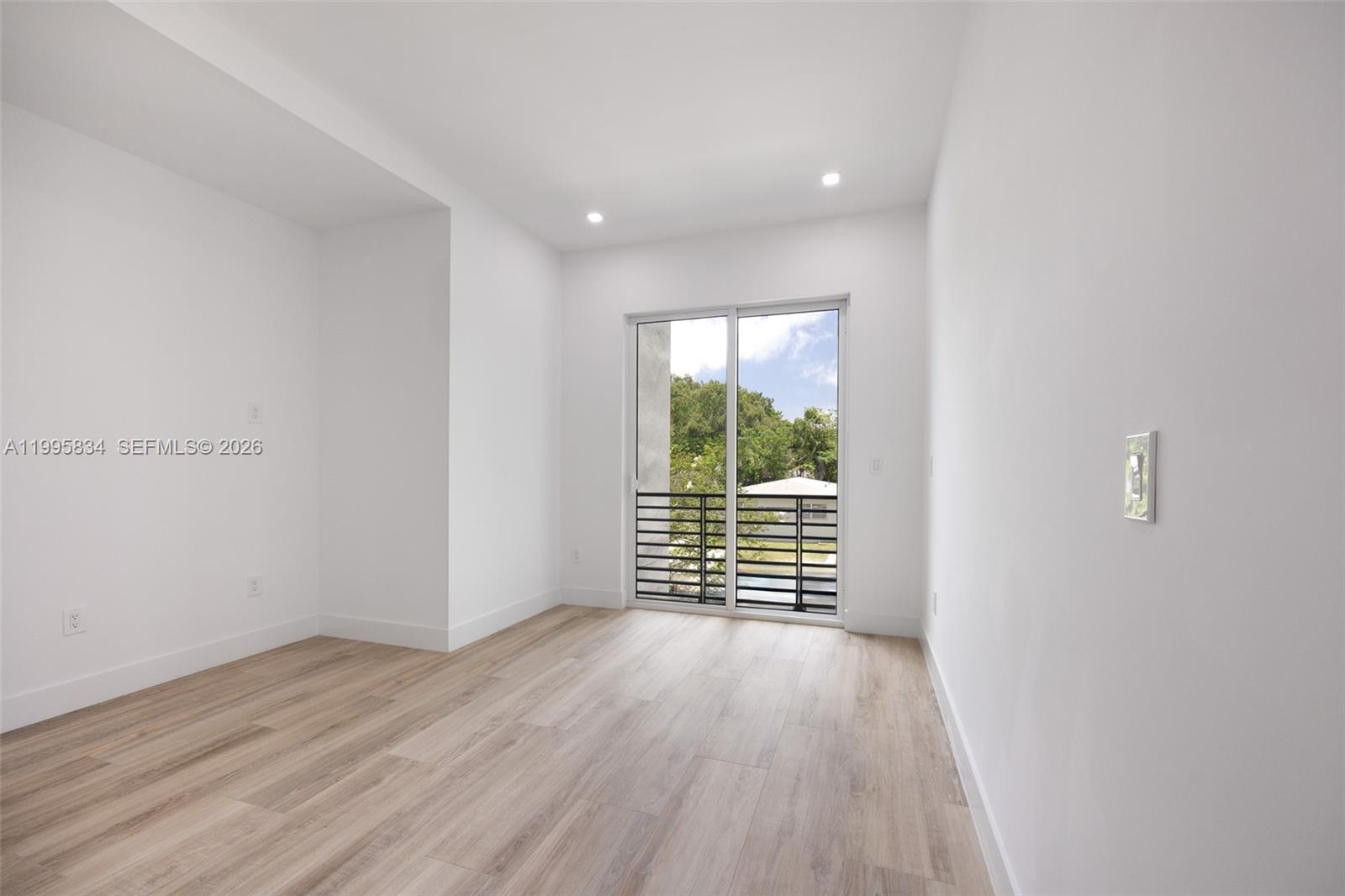 3164 Plaza St, Coconut Grove FL 33133