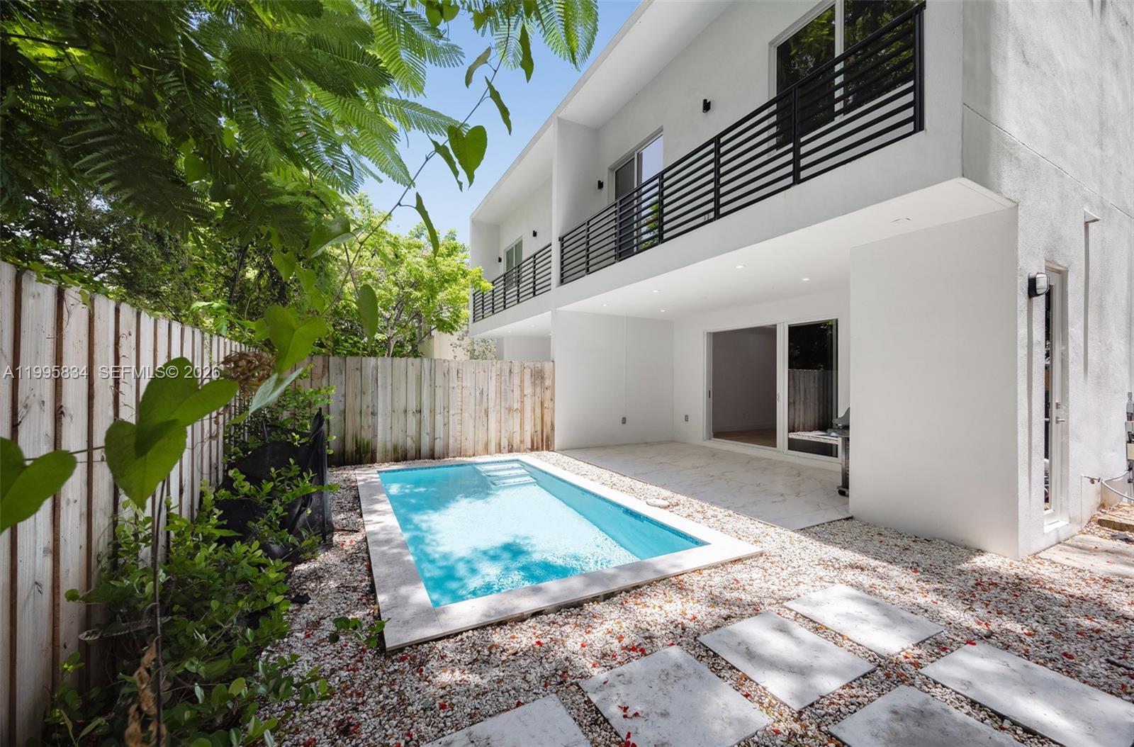 3164 Plaza St, Coconut Grove FL 33133