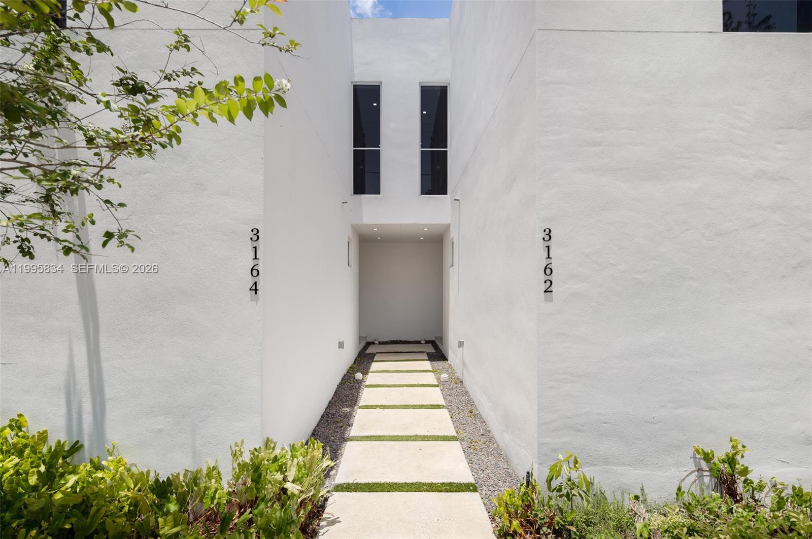 3164 Plaza St, Coconut Grove FL 33133