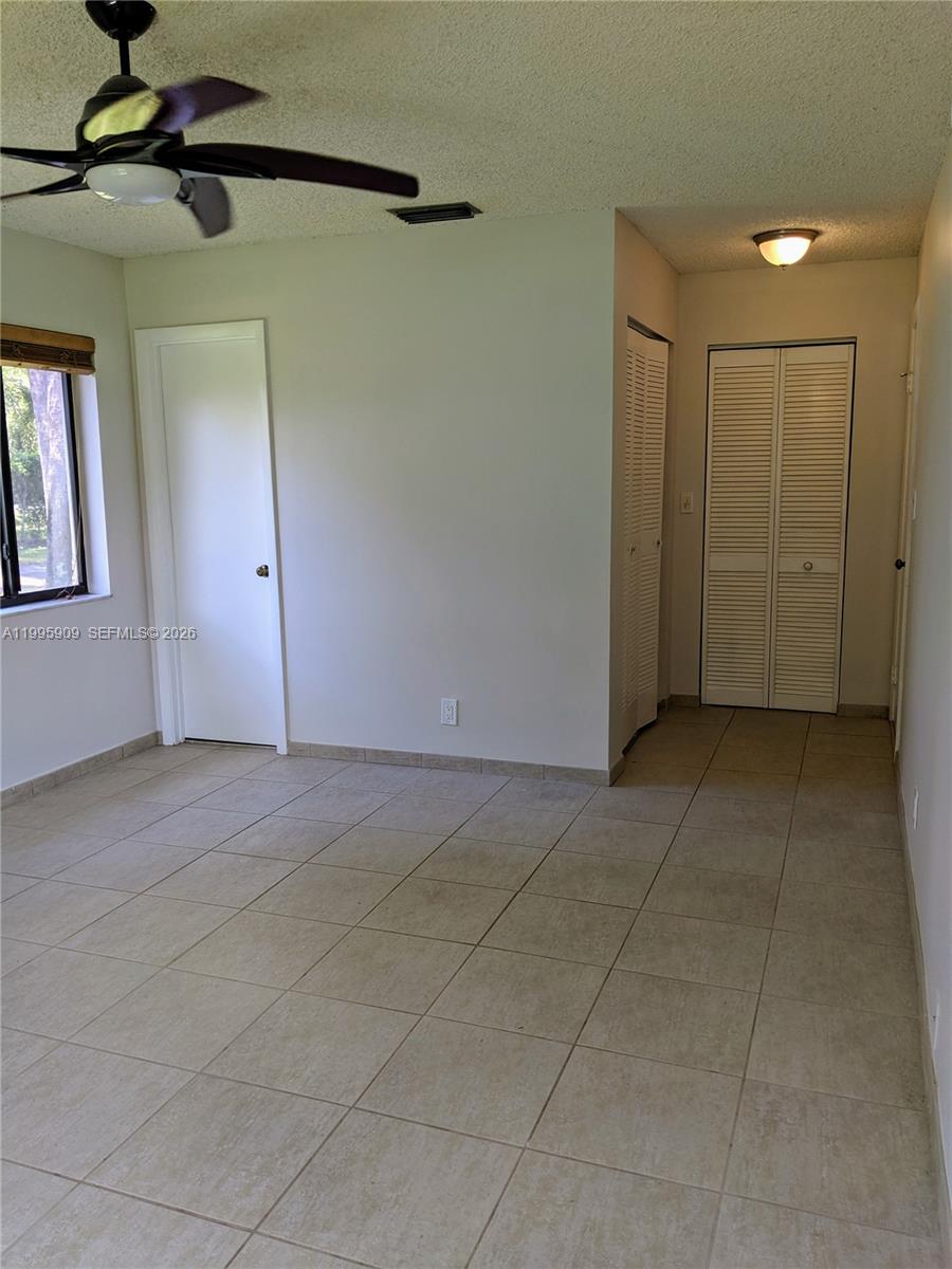 460 Lakeview Dr #4, Weston FL 33326