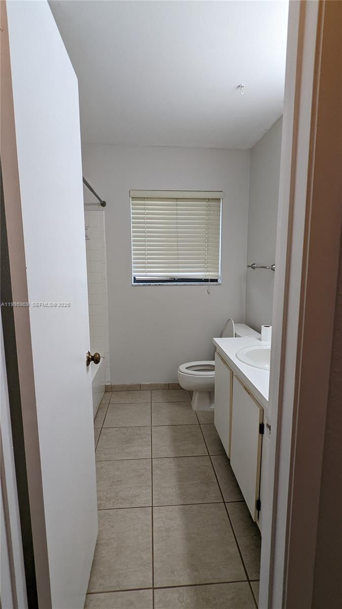 460 Lakeview Dr #4, Weston FL 33326