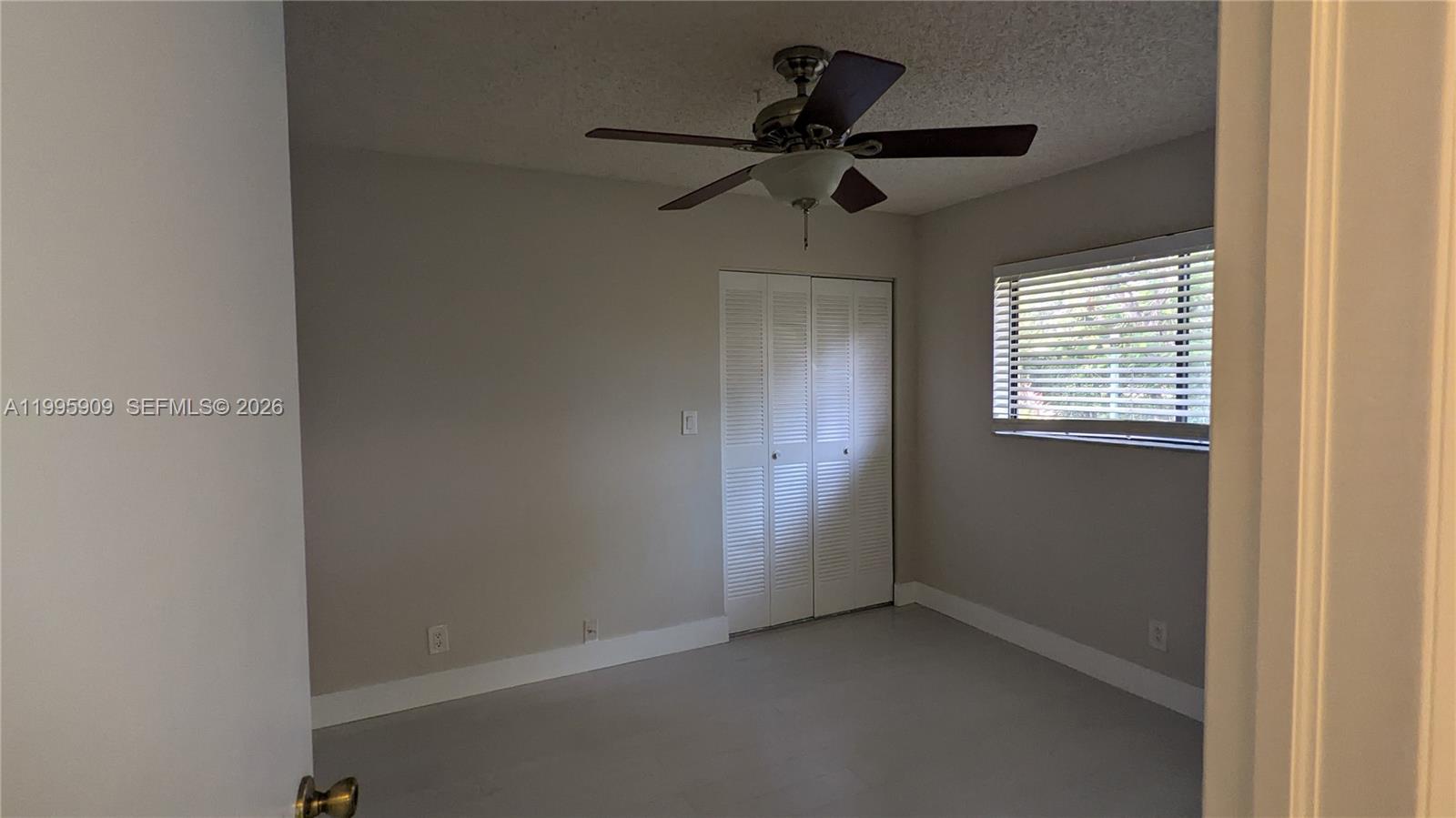 460 Lakeview Dr #4, Weston FL 33326