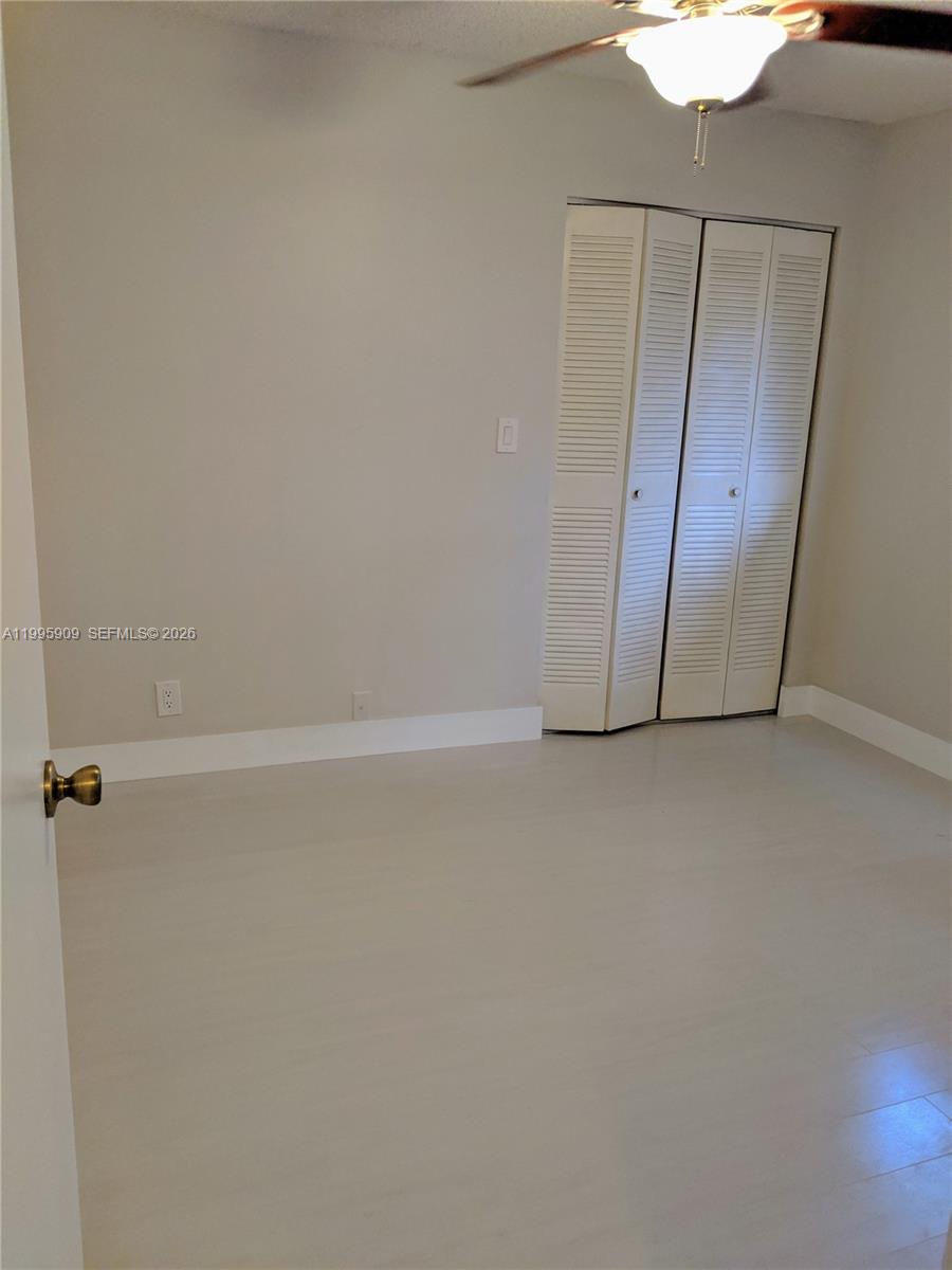 460 Lakeview Dr #4, Weston FL 33326