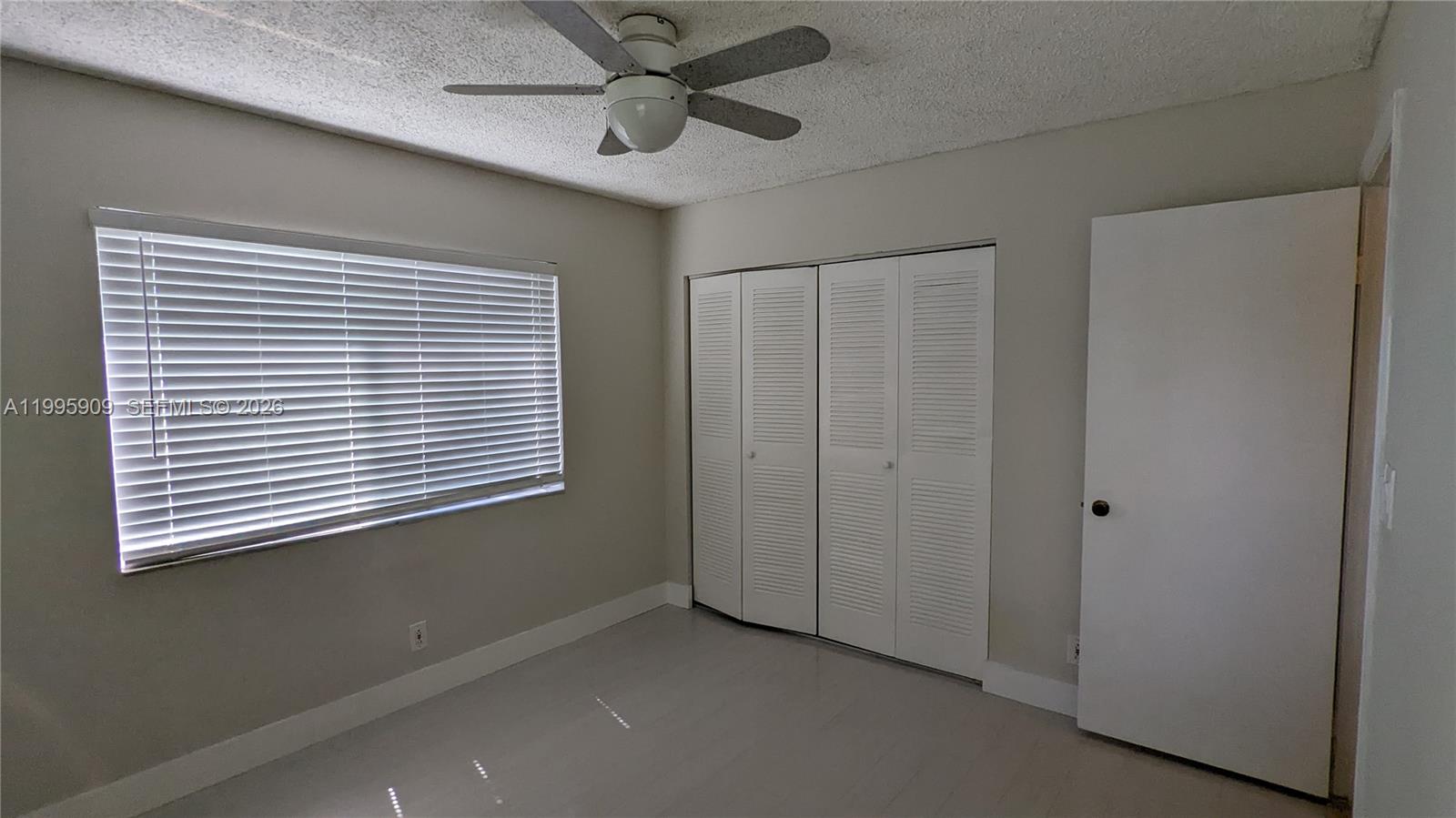 460 Lakeview Dr #4, Weston FL 33326