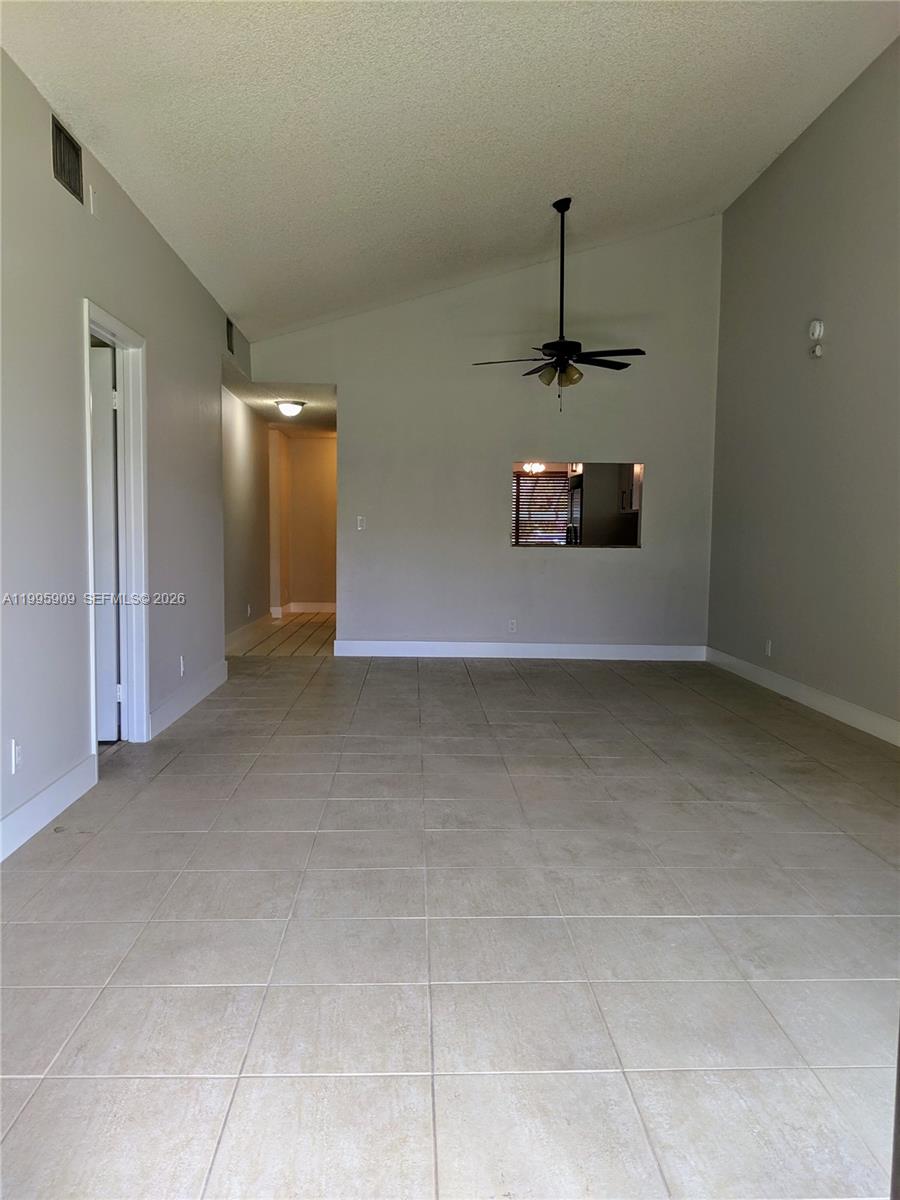 460 Lakeview Dr #4, Weston FL 33326