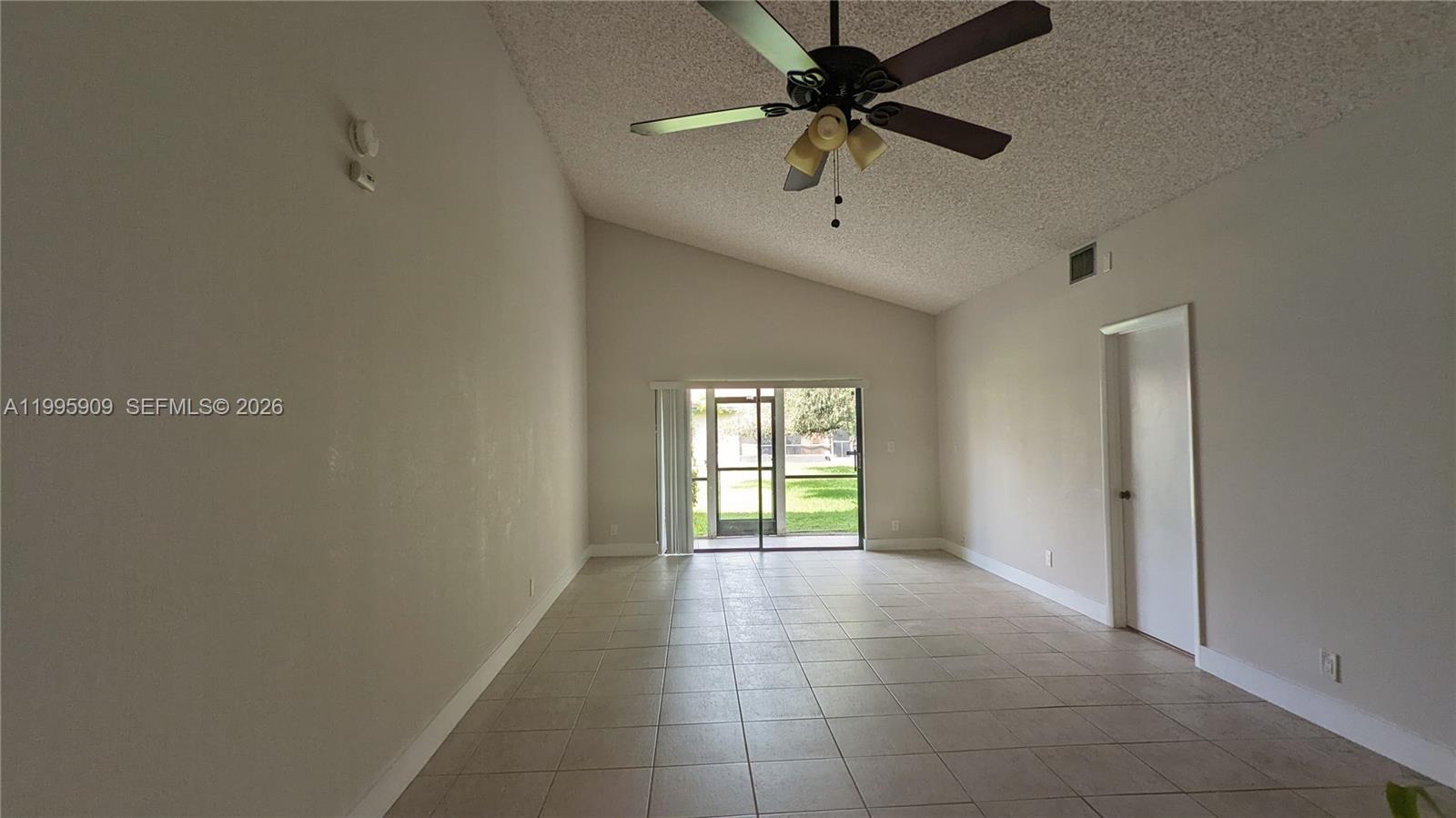 460 Lakeview Dr #4, Weston FL 33326