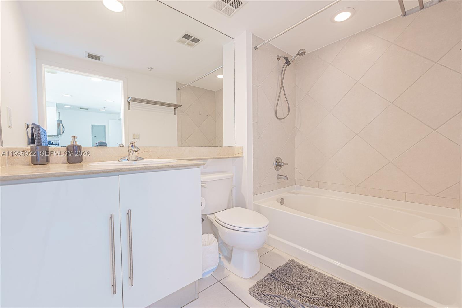325 S Biscayne Blvd #3320, Miami FL 33131