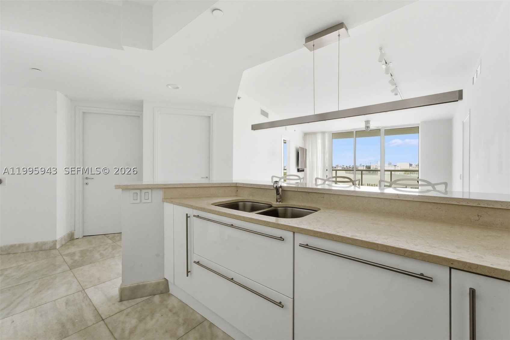 450 Alton Rd #910, Miami Beach FL 33139