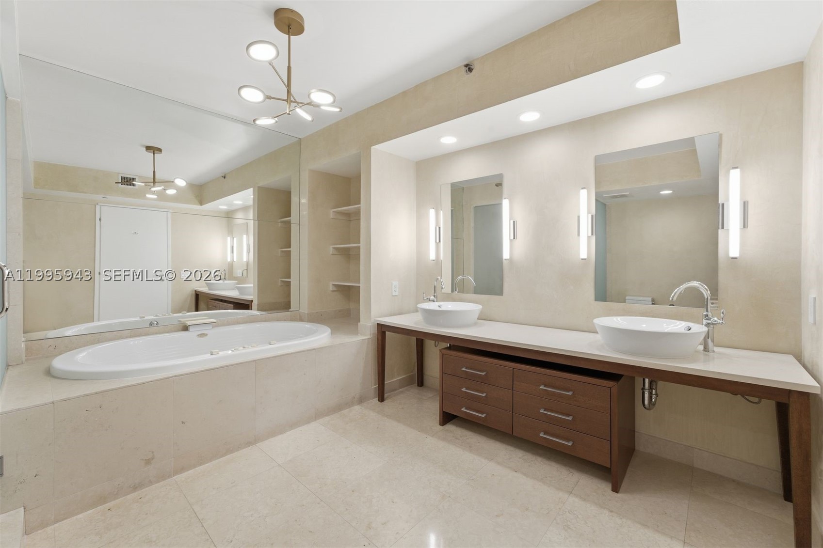 450 Alton Rd #910, Miami Beach FL 33139