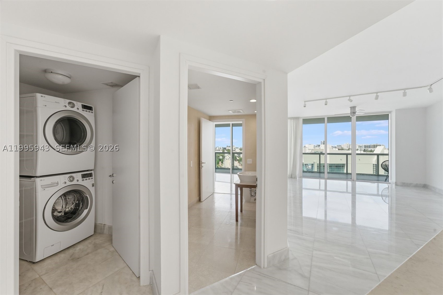 450 Alton Rd #910, Miami Beach FL 33139
