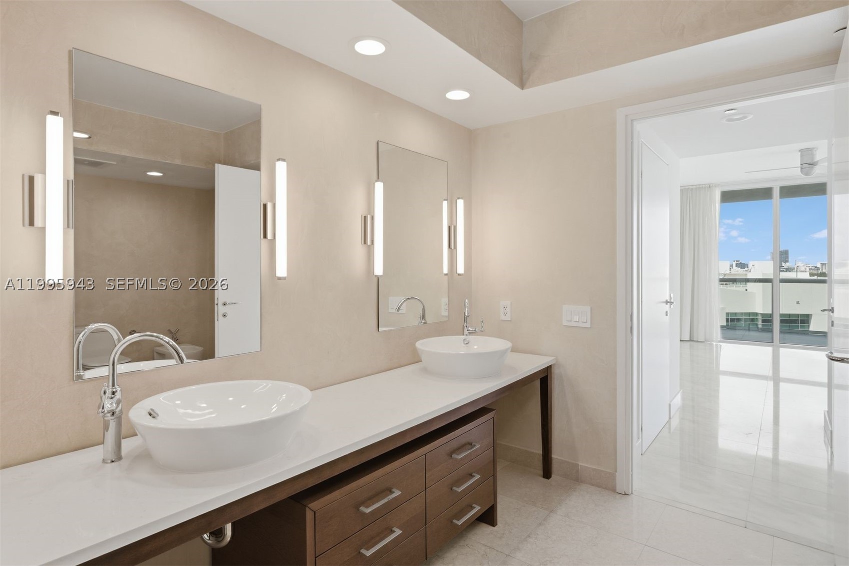 450 Alton Rd #910, Miami Beach FL 33139