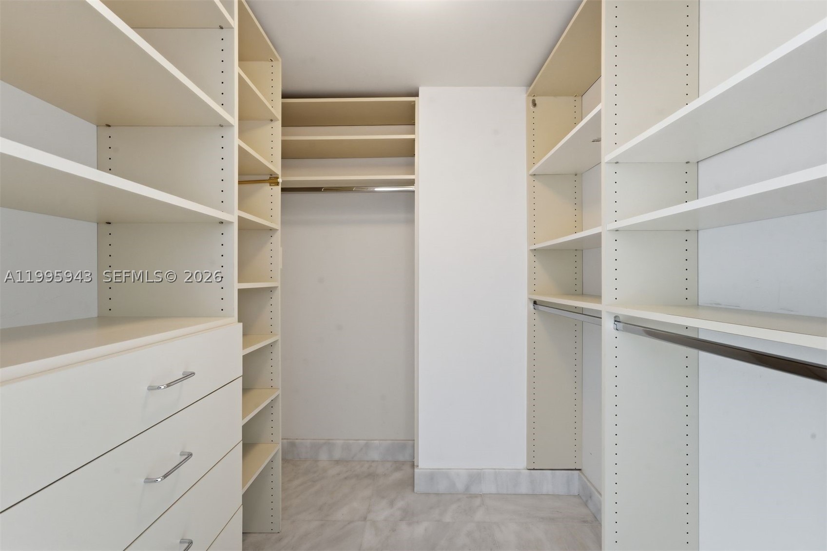 450 Alton Rd #910, Miami Beach FL 33139
