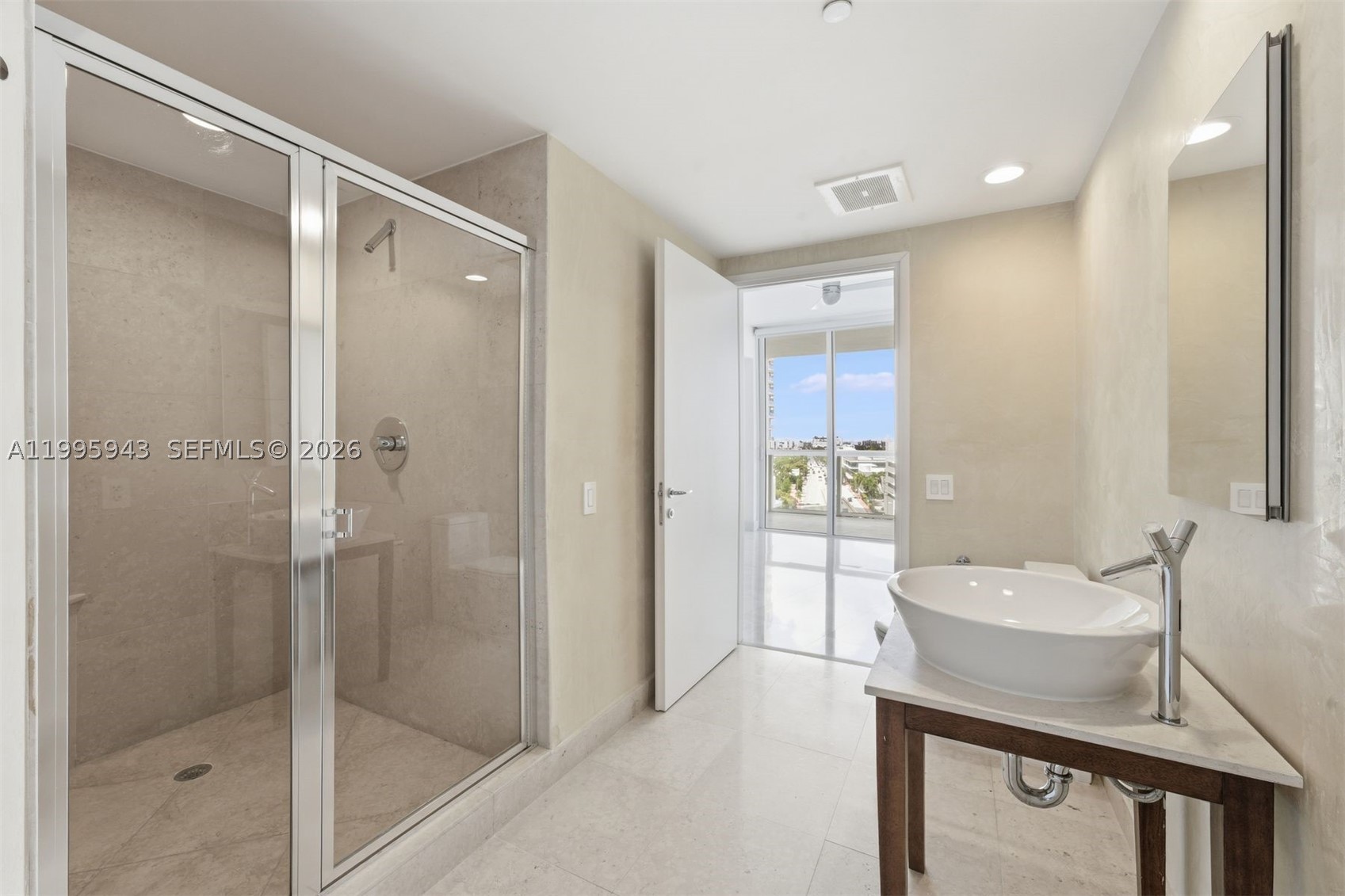 450 Alton Rd #910, Miami Beach FL 33139