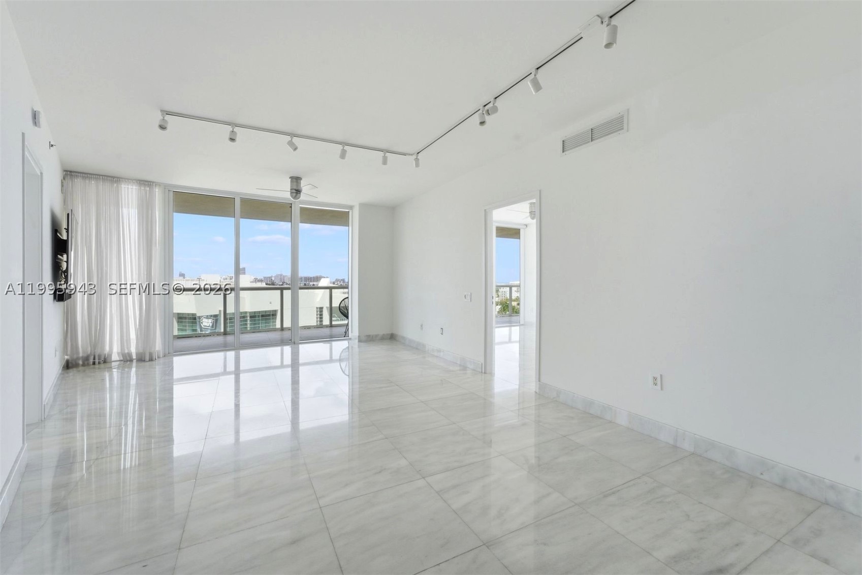 450 Alton Rd #910, Miami Beach FL 33139