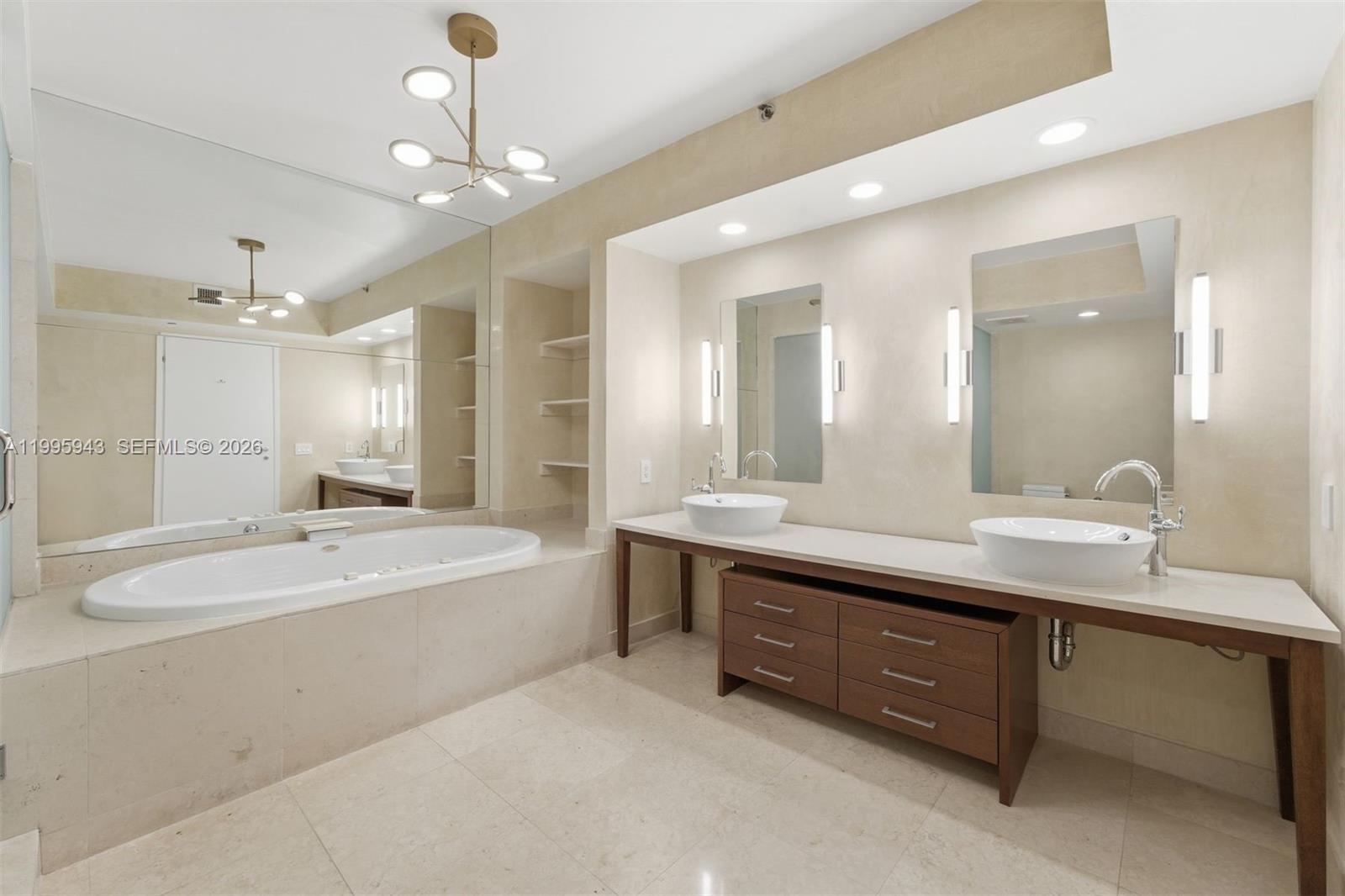 450 Alton Rd #910, Miami Beach FL 33139