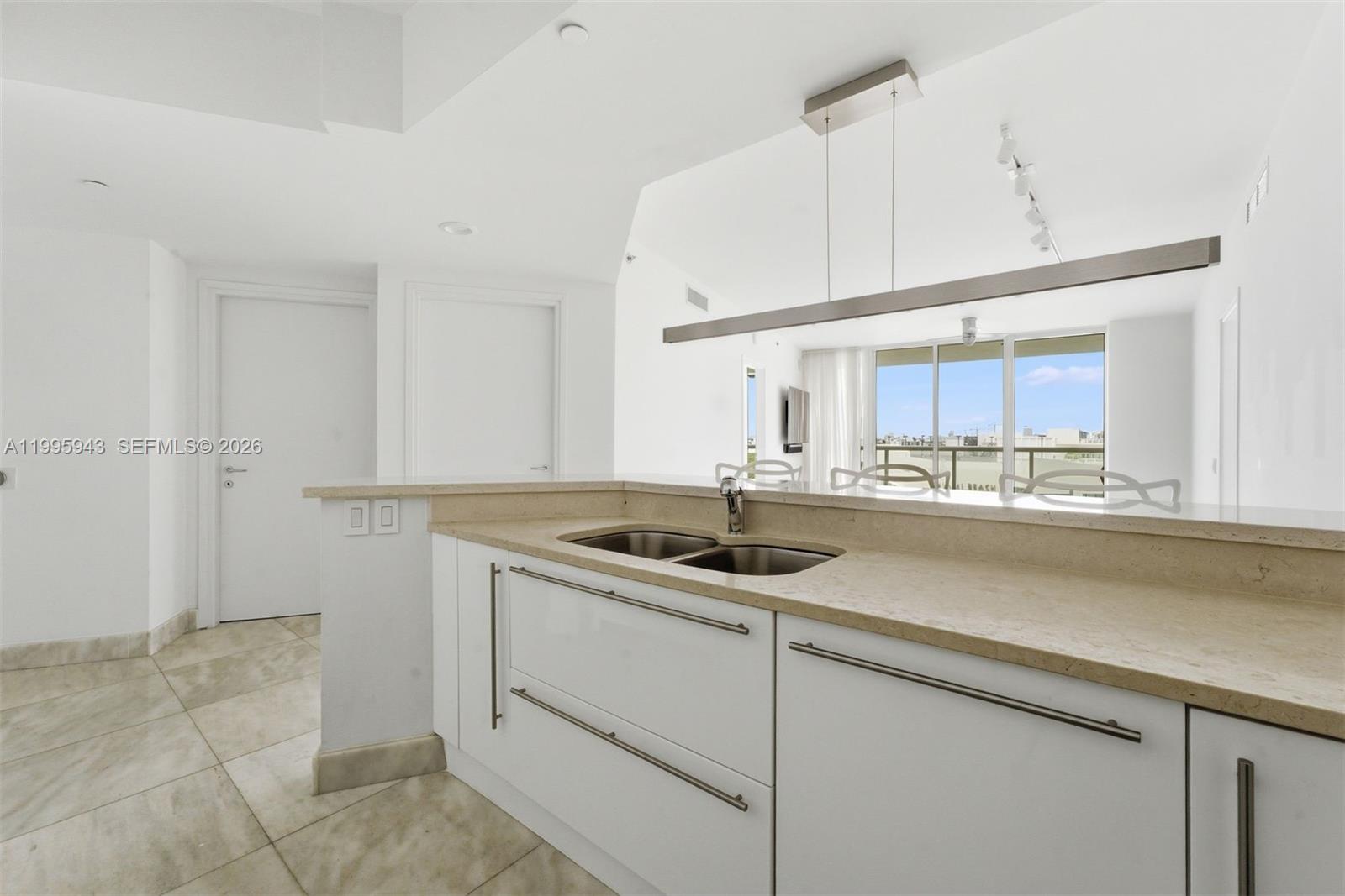 450 Alton Rd #910, Miami Beach FL 33139