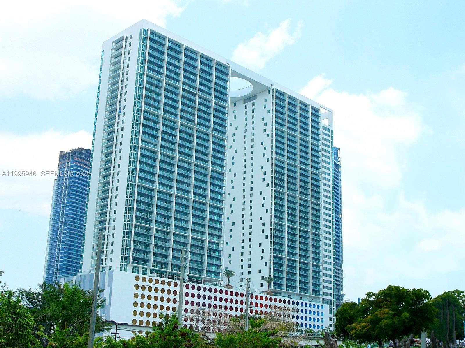 55 SE 6th St #2005, Miami FL 33131