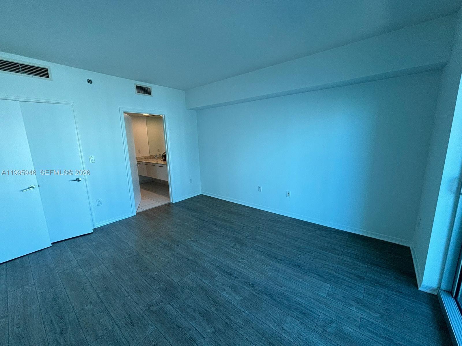 55 SE 6th St #2005, Miami FL 33131
