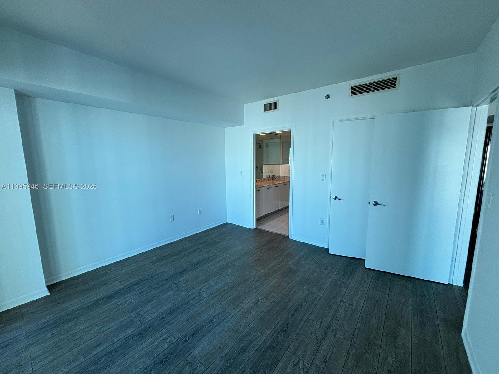 55 SE 6th St #2005, Miami FL 33131