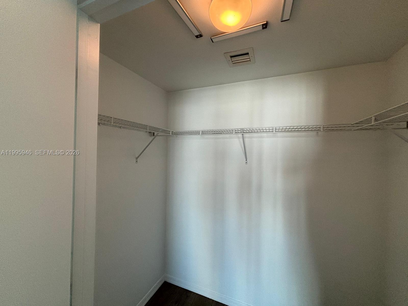 55 SE 6th St #2005, Miami FL 33131