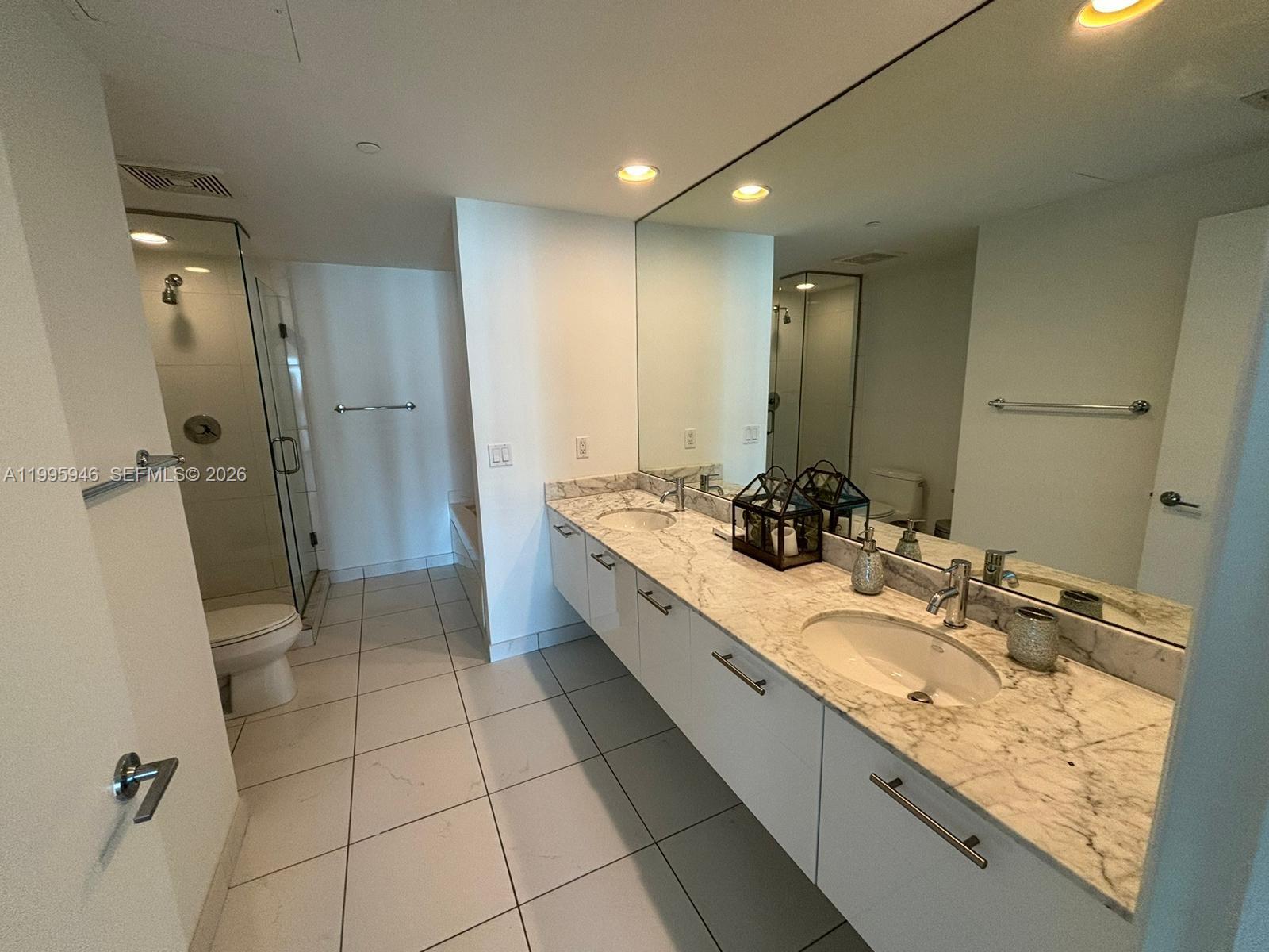 55 SE 6th St #2005, Miami FL 33131
