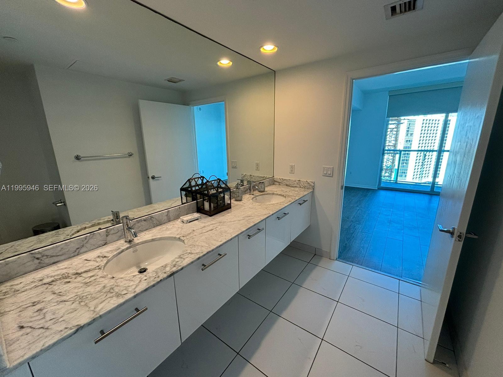 55 SE 6th St #2005, Miami FL 33131