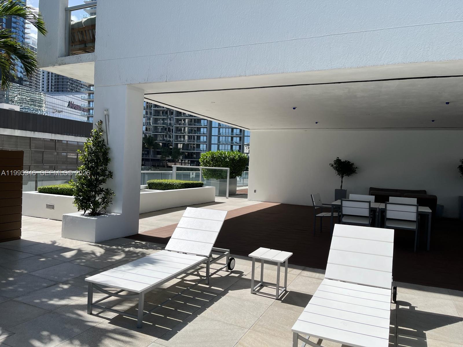 55 SE 6th St #2005, Miami FL 33131