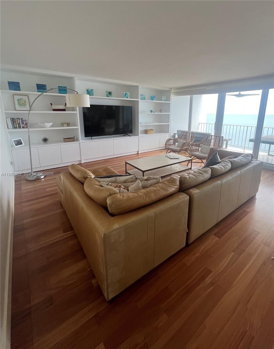 881 Ocean Dr #18B, Key Biscayne FL 33149